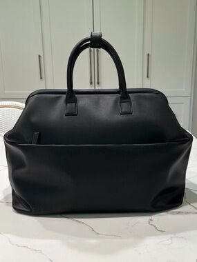 BEIS The Essential Weekender 
in Black